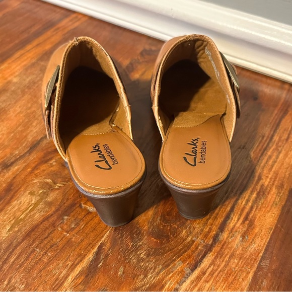 Clarks - Picture 3 of 4